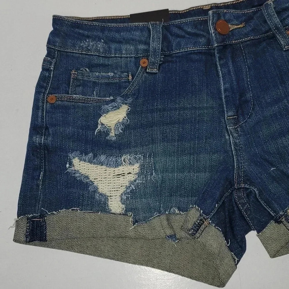 BLANK NYC Distressed Roll Up "The Fulton" Jean Shorts Size 25 NWT - Picture 3 of 8